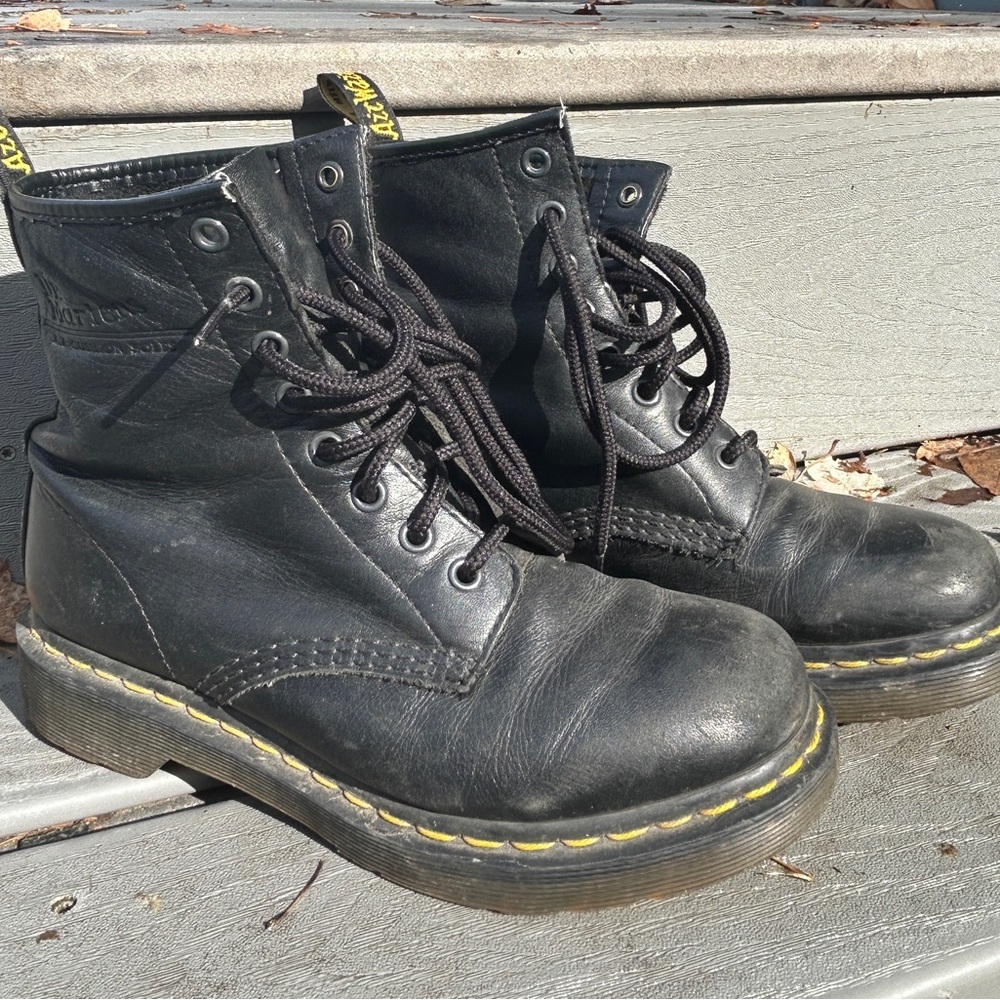 Dr Martens Women's Sz 7 Leather Boots